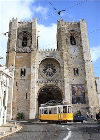 simsearch:841-03062043,k - Tram and Se (Cathedral), Alfama, Lisbon, Portugal, Europe Stock Photo - Rights-Managed, Code: 841-06031751