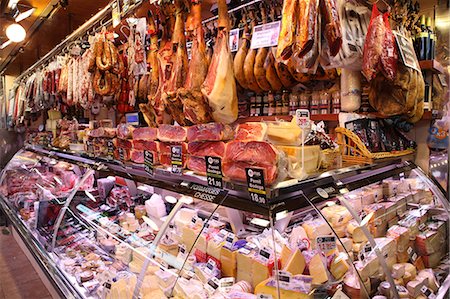 Hams hanging in market, Barcelona, Catalonia, Spain, Europe Fotografie stock - Rights-Managed, Codice: 841-06031753