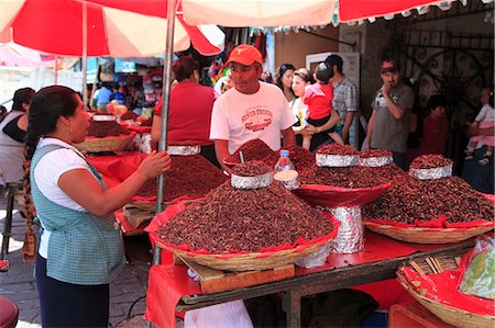 Vendeur vendre chapulines (sauterelles frites), ville d'Oaxaca, Oaxaca, Mexique, Amérique du Nord Photographie de stock - Rights-Managed, Code: 841-06031784