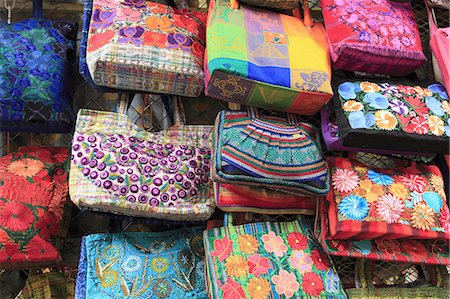 Handmade bags, Handicraft Market, Oaxaca City, Oaxaca, Mexico, North America Foto de stock - Direito Controlado, Número: 841-06031789