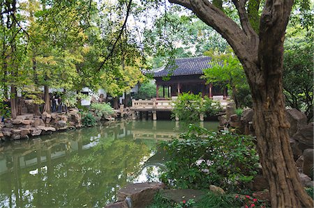 Yu Gardens (Yuyuan Gardens), the restored 16th century gardens are one of Shanghai's most popular tourist attractions, Nanshi, Shanghai, China, Asia Stock Photo - Rights-Managed, Code: 841-06032012