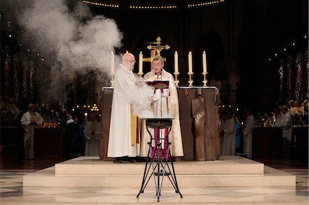 priester - Vesper in Notre-Dame de Paris Kathedrale, Paris, Frankreich, Europa Stockbilder - Lizenzpflichtiges, Bildnummer: 841-06032148