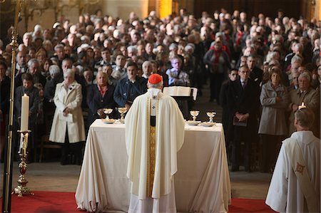 Archbishop celebrating Mass in Saint-Eustache church, Paris, France, Europe Foto de stock - Con derechos protegidos, Código: 841-06032262