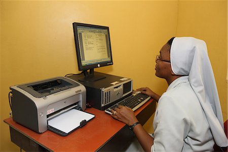 simsearch:841-06032361,k - Catholic nun using internet, Lome, Togo, West Africa, Africa Foto de stock - Con derechos protegidos, Código: 841-06032337