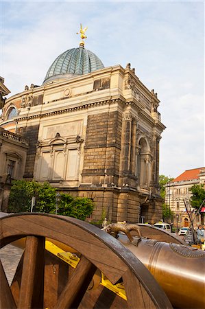 simsearch:841-06032532,k - Vieux canons en face de la cathédrale, Dresde, Saxe, Allemagne, Europe Photographie de stock - Rights-Managed, Code: 841-06032507