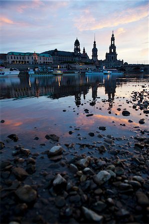 saxe - Lever du soleil sur l'Elbe à Dresde dans le fond, Saxe, Allemagne, Europe Photographie de stock - Rights-Managed, Code: 841-06032524