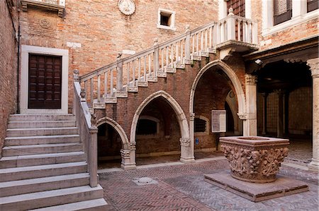 patio interno - Ca' d'Oro (House of Gold) (Palazzo Santa Sofia), Venice, UNESCO World Heritage Site, Veneto, Italy, Europe Foto de stock - Con derechos protegidos, Código: 841-06032571