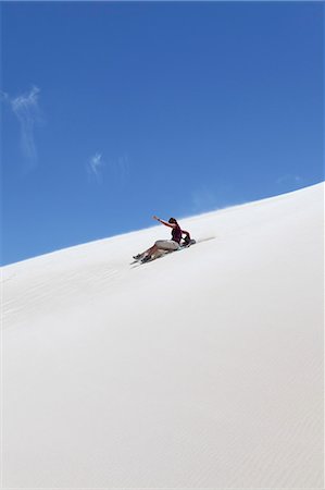 simsearch:841-02831546,k - Une femme monte un sandboard, sandboarding sur une dune de sable blanche, Lancelin, Pacifique, Australie-occidentale, Australie Photographie de stock - Rights-Managed, Code: 841-06032599