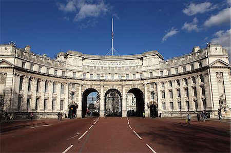 Admiralty Arch, on the Mall, designed by Sir Aston Webb, completed in 1912, in Westminster, London, England, United Kingdom, Europe Foto de stock - Con derechos protegidos, Código: 841-06032626