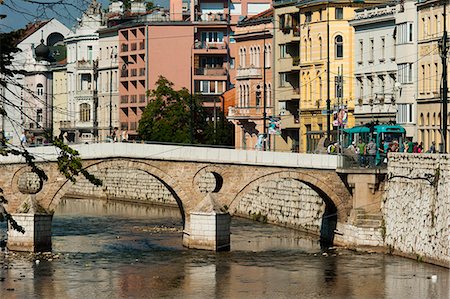 Latinska Cuprija (Latin Bridge) over Miljacka River, place of murder of Archduke Ferdinand, Sarajevo, Bosnia and Herzegovina, Europe Foto de stock - Con derechos protegidos, Código: 841-06032680