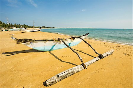 simsearch:841-07201416,k - Old style outrigger fishing boat and post-2004 tsunami foreign donated newer ones beyond, Arugam Bay, Eastern Province, Sri Lanka, Asia Foto de stock - Con derechos protegidos, Código: 841-06032706
