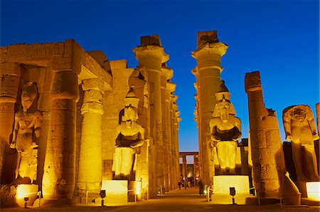 Great Court of Ramesses II and colossal statues of Ramesses II, Temple of Luxor, Thebes, UNESCO World Heritage Site, Egypt, North Africa, Africa Foto de stock - Direito Controlado, Número: 841-06032849