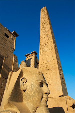 simsearch:841-03066637,k - Statue of the pharaoh Ramesses II and Obelisk, Temple of Luxor, Thebes, UNESCO World Heritage Site, Egypt, North Africa, Africa Foto de stock - Direito Controlado, Número: 841-06032854