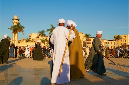 Tahtib démonstration, forme traditionnelle de danse égyptienne impliquant un bâton en bois, également connu sous le nom danse du bâton ou danse de la canne à sucre, mosquée d'Abou el-Haggag, Louxor, Égypte, Afrique du Nord, Afrique Photographie de stock - Rights-Managed, Code: 841-06032865