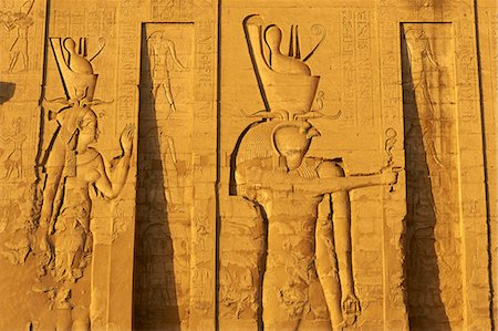 simsearch:841-06032902,k - Bas-relief sur les murs, le Temple d'Horus, Edfou, Egypte, Afrique du Nord, Afrique Photographie de stock - Rights-Managed, Code: 841-06032883