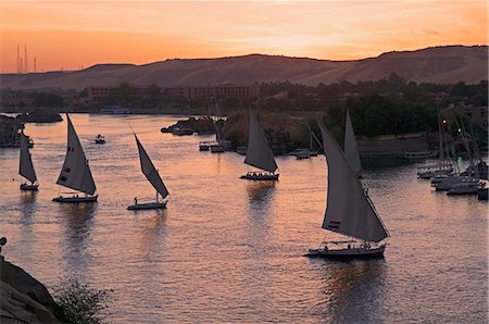 Felouques sur le Nil, Assouan, en Égypte, en Afrique du Nord, Afrique Photographie de stock - Rights-Managed, Code: 841-06032929