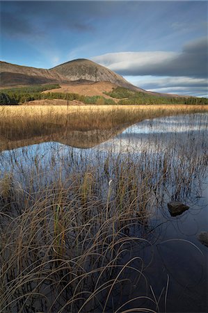 A beautiful autumn morning showing the calm waters of Loch Cill Chriosd, Isle of Skye, Inner Hebrides, Scotland, United Kingdom, Europe Foto de stock - Con derechos protegidos, Código: 841-06033021