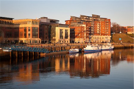 simsearch:841-05962519,k - Newcastle Quayside depuis le Gateshead Millennium Bridge, Gateshead Tyne et Wear, Angleterre, Royaume-Uni, Europe Photographie de stock - Rights-Managed, Code: 841-06033181