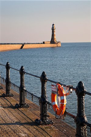 dock and horizon picture - Roker Pier and Lighthouse, Sunderland, Tyne and Wear, England, United Kingdom, Europe Stock Photo - Rights-Managed, Code: 841-06033225