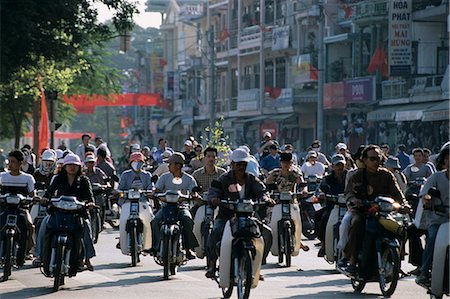 Busy city street filled with mopeds, Hue, North Central Coast, Vietnam, Indochina, Southeast Asia, Asia Fotografie stock - Rights-Managed, Codice: 841-06033282