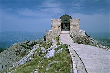 poeta (hombre y mujer) - Tomb of poet-prince Petar II Petrovic Njegos, Mount Lovcen, Lovcen National Park, Montenegro, Europe Foto de stock - Con derechos protegidos, Código: 841-06033315