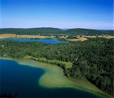 Vue sur la région des lacs, près de Clairvaux Les Lacs, Jura, Franche Comte, France, Europe Photographie de stock - Rights-Managed, Code: 841-06033456