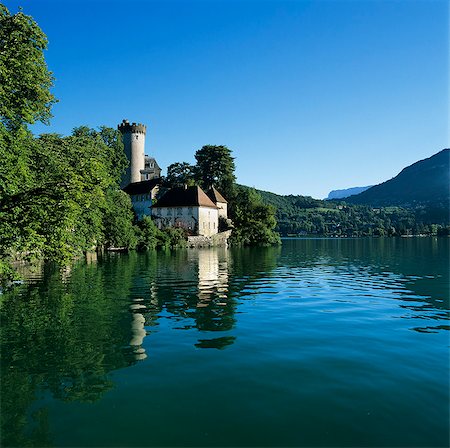 Chateau beside lake, Duingt, Lake Annecy, Rhone Alpes, France, Europe Foto de stock - Con derechos protegidos, Código: 841-06033484