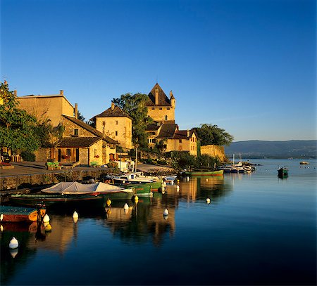 rhone-alpes - View of harbour at sunrise, Yvoire, Lake Geneva (Lac Leman), Rhone Alpes, France, Europe Foto de stock - Con derechos protegidos, Código: 841-06033491