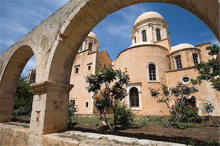 Église à l'intérieur de l'ensemble monastique, Agia Triada monastère (Moni Zangarolo), péninsule d'Akrotiri, région de la Canée, Crète, îles grecques, Grèce, Europe Photographie de stock - Rights-Managed, Code: 841-06033533