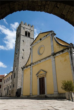The main square with St. Stephen`s Church, Motovun, Istria, Croatia, Europe Stock Photo - Rights-Managed, Code: 841-06033597