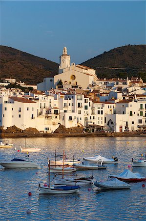 Harbour and town, Cadaques, Costa Brava, Catalonia, Spain, Mediterranean, Europe Foto de stock - Con derechos protegidos, Código: 841-06033700