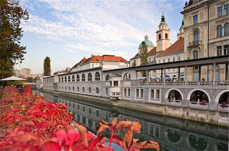 Riverside market halls and the Cathedral of St. Nicholas on the Ljubljanica River, Ljubljana, Slovenia, Europe Stock Photo - Rights-Managed, Code: 841-06033776