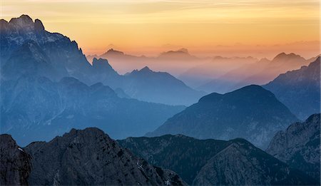 simsearch:841-06033787,k - Coucher de soleil sur les Alpes juliennes Mangart, Goriška, Slovénie, Europe Photographie de stock - Rights-Managed, Code: 841-06033788