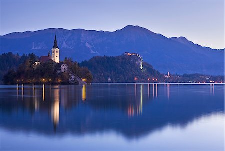 eslovenia - Parc Otok île sur le lac de Bled à l'aube en automne, Gorenjska (Slovénie), Europe Photographie de stock - Rights-Managed, Code: 841-06033798