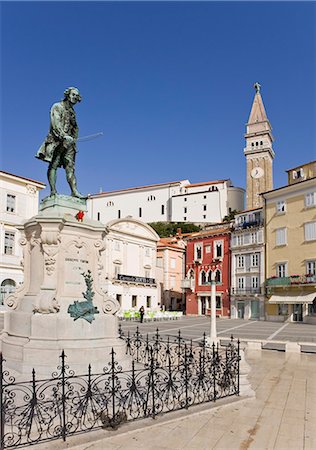 simsearch:841-03867817,k - Bronze statue of the violinist and composer Tartini in Piran, Slovenia, Europe Stock Photo - Rights-Managed, Code: 841-06033801