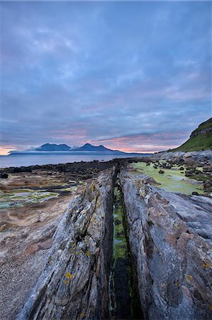 simsearch:841-05848777,k - Coucher du soleil sur l'île de Eigg, avec du rhum dans la distance, Hébrides intérieures en Écosse, Royaume-Uni, Europe Photographie de stock - Rights-Managed, Code: 841-06033830