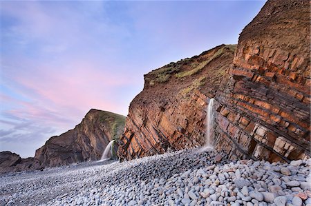 Couches de roches de grès et de chutes d'eau sur la plage de Sandymouth au coucher du soleil, près de Bude, Cornwall, Angleterre, Royaume-Uni, Europe Photographie de stock - Rights-Managed, Code: 841-06033842