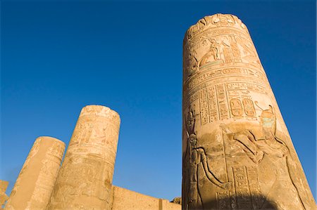 simsearch:841-06449308,k - Painted pillars at the Temple of Sobek and Haroeris, Kom Ombo, Egypt, North Africa, Africa Foto de stock - Con derechos protegidos, Código: 841-06033868