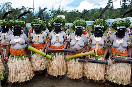 simsearch:841-06344088,k - Colourfully dressed and face painted local ladies celebrating the traditional Sing Sing in the Highlands of Papua New Guinea, Pacific Stock Photo - Rights-Managed, Code: 841-06344086