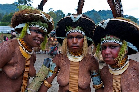 simsearch:841-06344086,k - Colourfully dressed and face painted local tribes celebrating the traditional Sing Sing in the Highlands of Papua New Guinea, Pacific Fotografie stock - Rights-Managed, Codice: 841-06344083