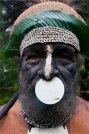 papua new guinea traditional dress male - Chef tribal, Pajo, Mount Hagen, Highlands, Papouasie Nouvelle-Guinée, Pacifique Photographie de stock - Rights-Managed, Code: 841-06344091