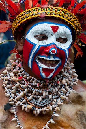 shell - Colourfully dressed and face painted local tribes celebrating the traditional Sing Sing in Paya, Papua New Guinea, Melanesia, Pacific Foto de stock - Con derechos protegidos, Código: 841-06344108