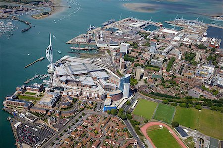 portsmouth - Aerial view of the Spinnaker Tower and Gunwharf Quays, Portsmouth, Hampshire, England, United Kingdom, Europe Foto de stock - Con derechos protegidos, Código: 841-06344344