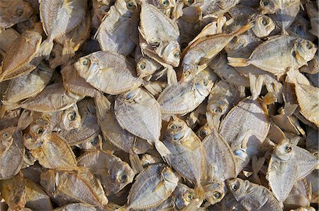 simsearch:841-08059495,k - Dried fish for sale on market stall, Nilaveli, Trincomalee,  Sri Lanka, Asia Fotografie stock - Rights-Managed, Codice: 841-06344392