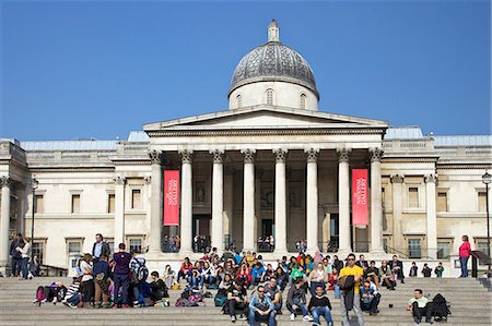 Visiteurs et touristes en dehors de la National Gallery, Trafalgar Square, Londres, Royaume-Uni, Europe Photographie de stock - Rights-Managed, Code: 841-06344524