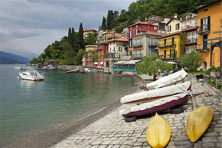 Vue du lac sur le village médiéval de Varenna, lac de Côme, Lombardie, lacs italiens, Italie, Europe Photographie de stock - Rights-Managed, Code: 841-06344550