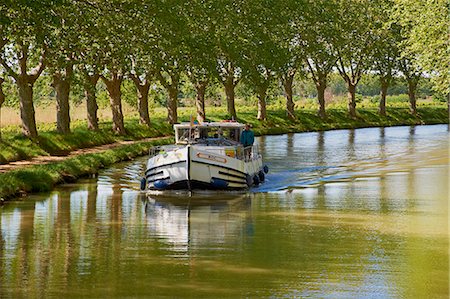 Navigation on the Canal du Midi, UNESCO World Heritage Site, between Carcassonne and Beziers, Aude, Languedoc Roussillon, France, Europe Foto de stock - Con derechos protegidos, Código: 841-06344565