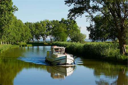 Navigation on the Canal du Midi between Carcassone and Beziers, UNESCO World Heritage Site, Aude, Languedoc Roussillon, France, Europe Stock Photo - Rights-Managed, Code: 841-06344568