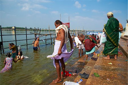 ritual - Ritual bathing, Sri Jambukeshwara temple, Tiruchirappalli (Trichy), Tamil Nadu, India, Asia Stock Photo - Rights-Managed, Code: 841-06344619