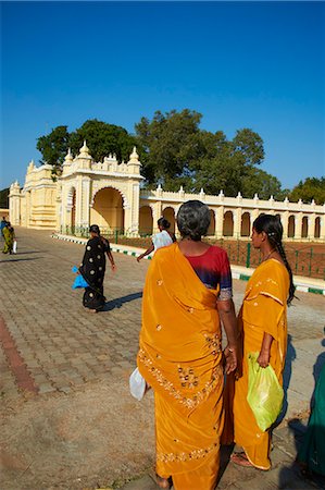 sari - Femmes en saris, Palais du Maharaja de Mysore, Karnataka, Inde, Asie Photographie de stock - Rights-Managed, Code: 841-06344658